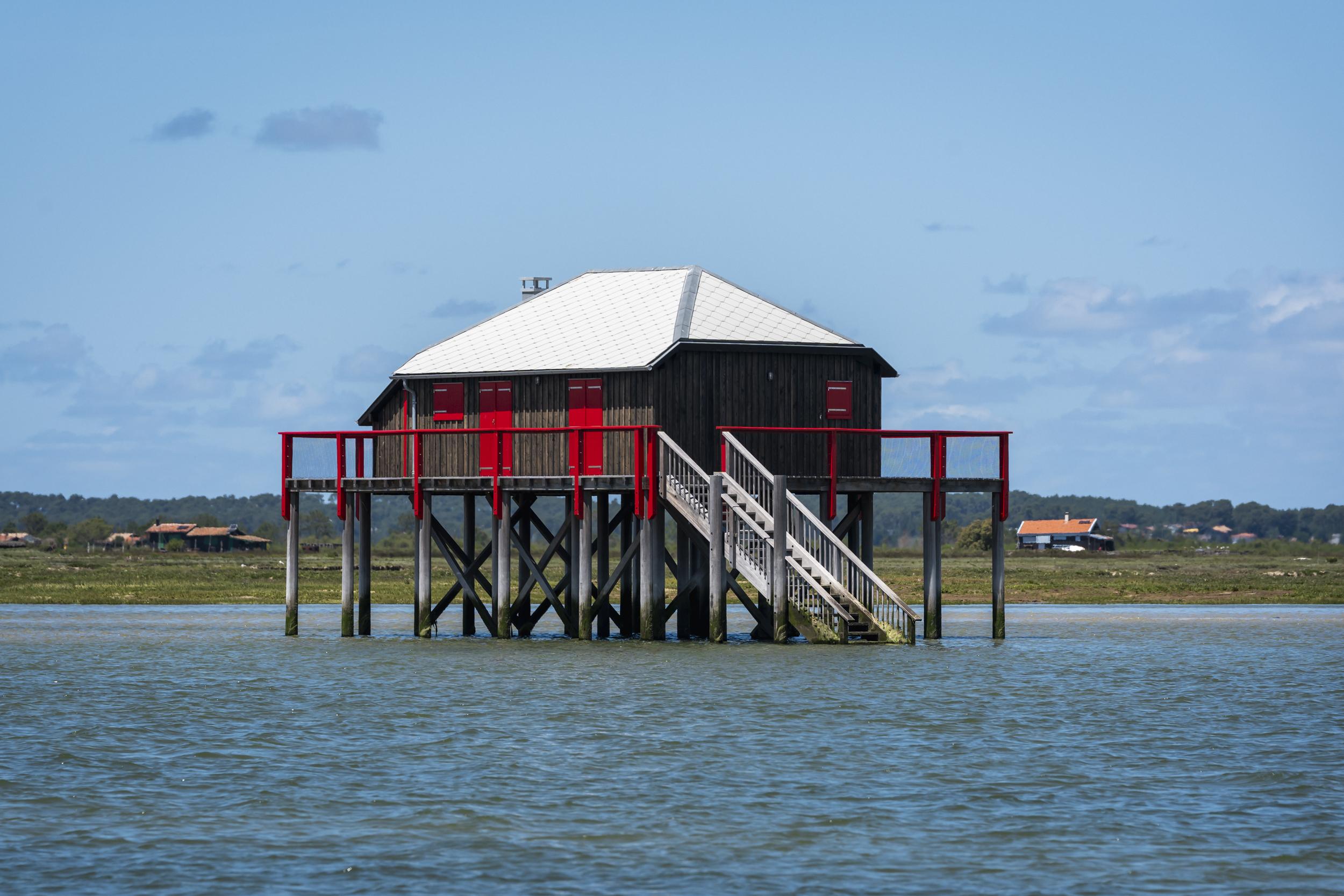 Cabanes tchanquées vues lors d’une sortie bateau d’entreprise