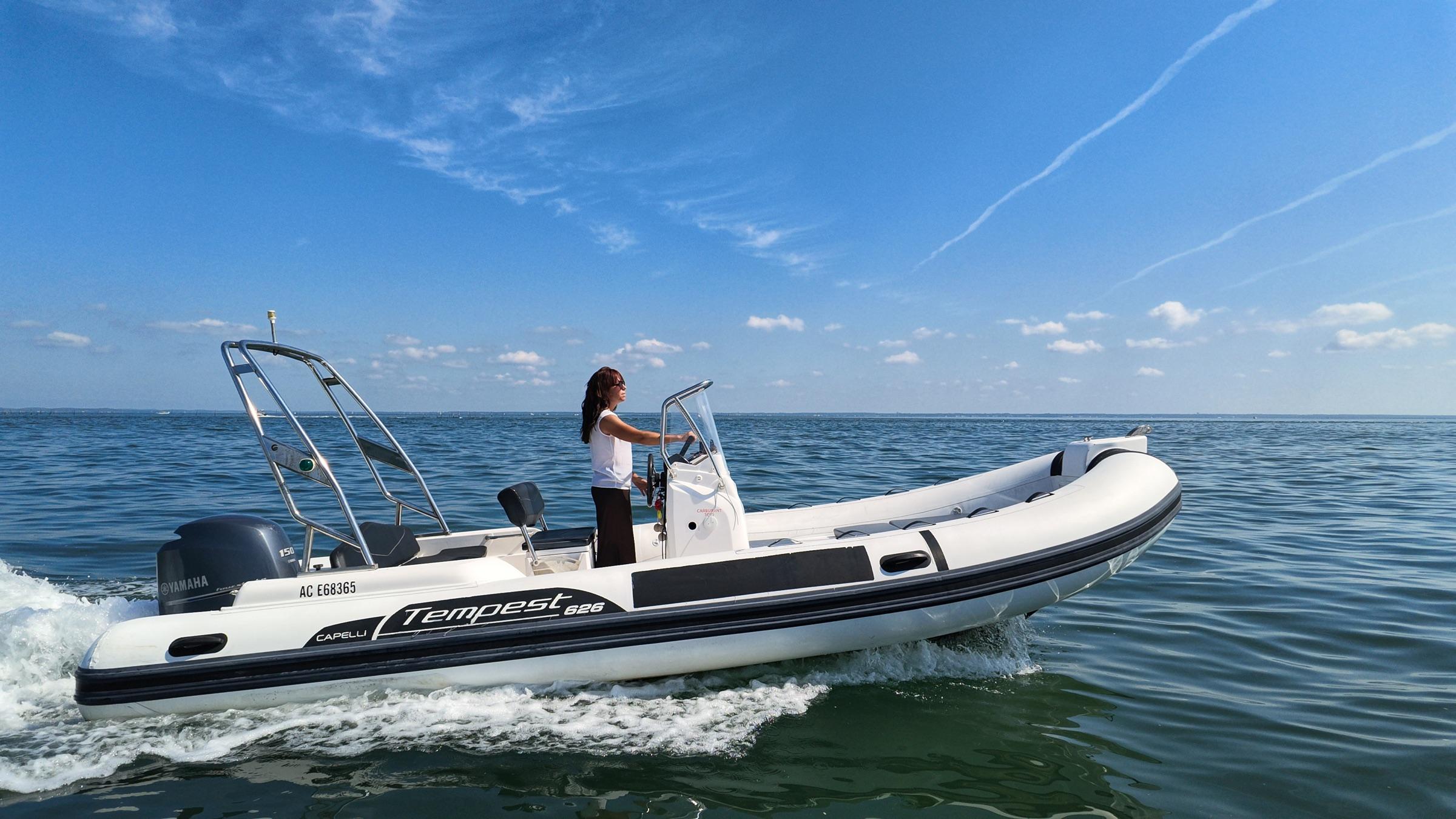 Capelli Tempest 626 - 8 pers. · 150 hp · 6.26 m