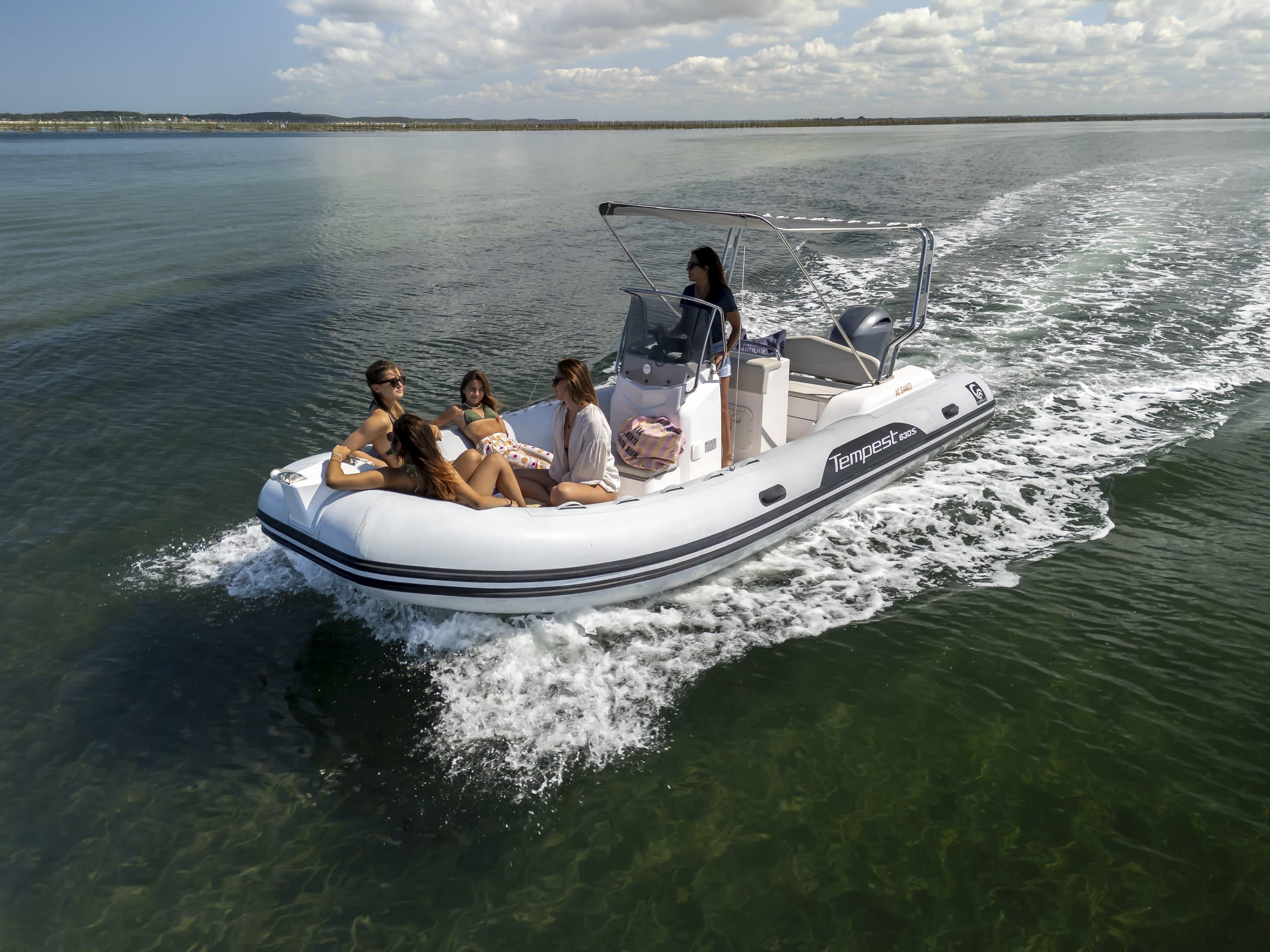 Capelli Tempest 630 - 9 pers. · 150 hp · 6.3 m