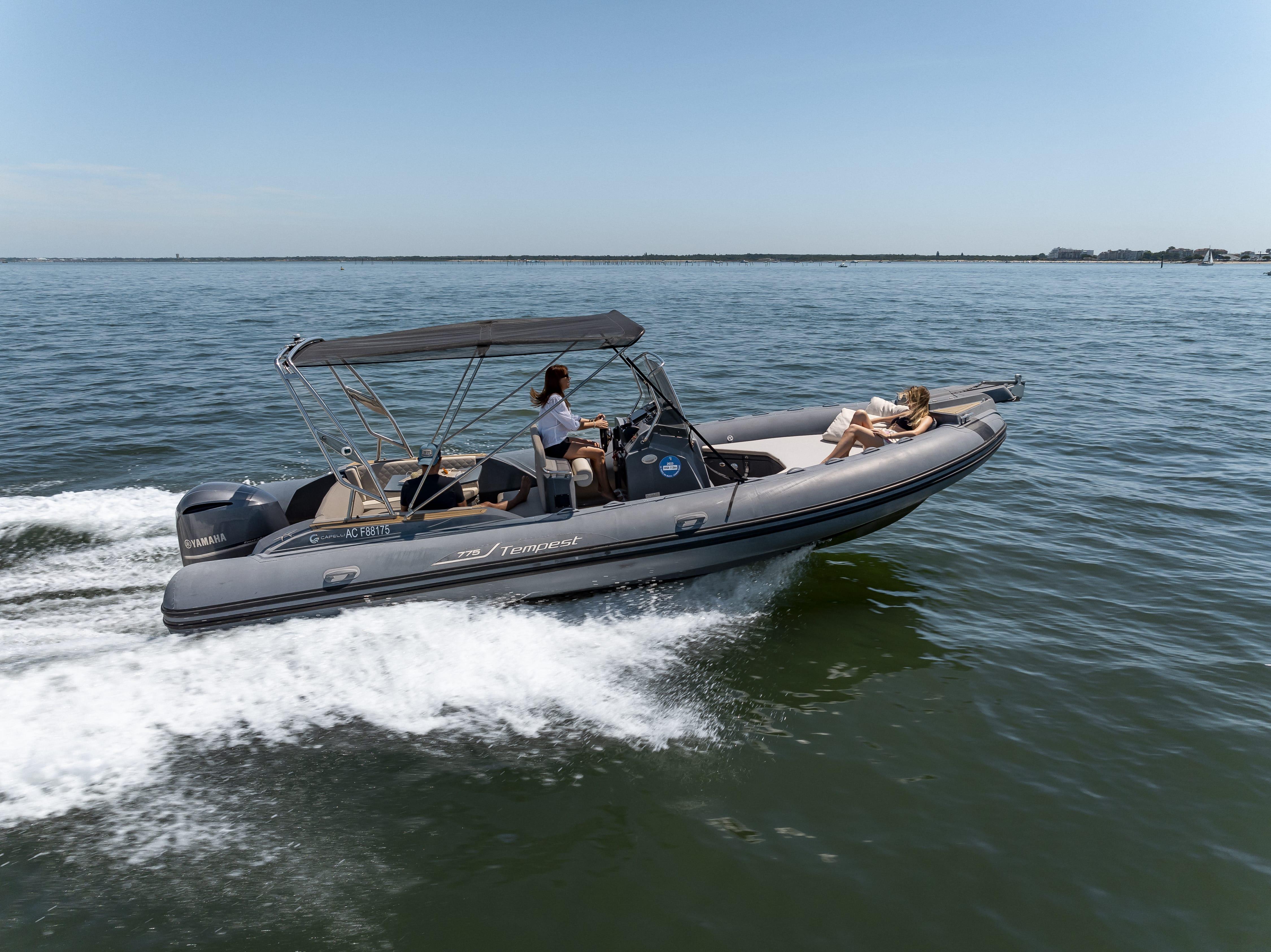 Capelli Tempest 775 sailing on the Arcachon Basin