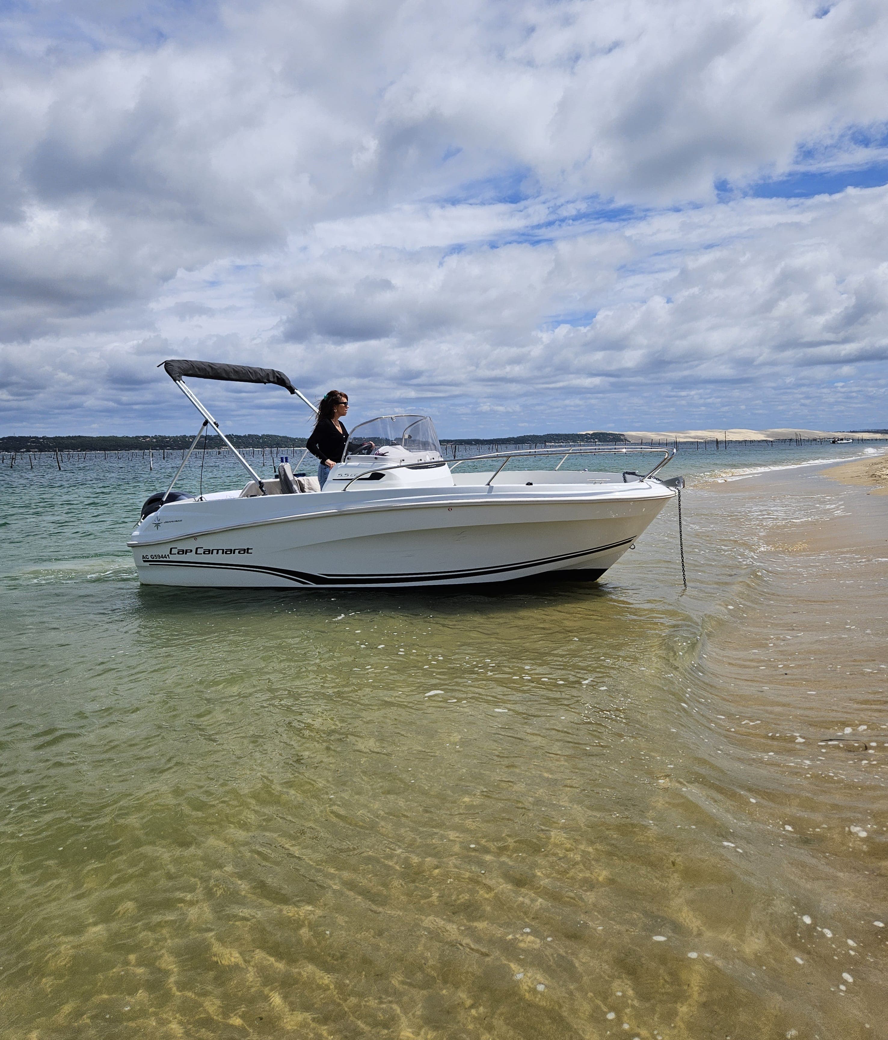 Cap Camarat 555 boat available for rental in Arcachon - 6 people, 100 HP, 5.55m