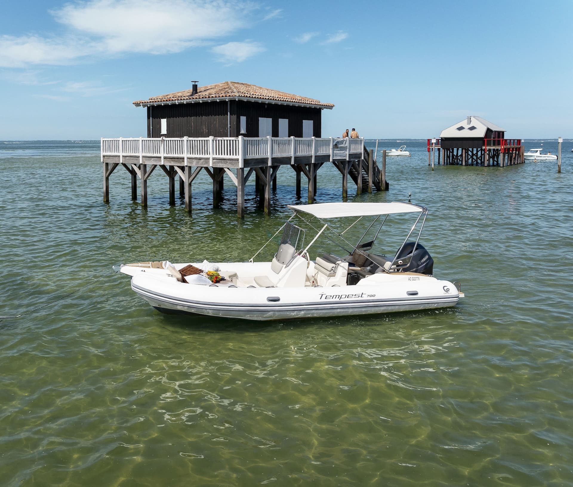 Capelli Tempest 700 boat available for rental in Arcachon - 14 people, 200 HP, 7m