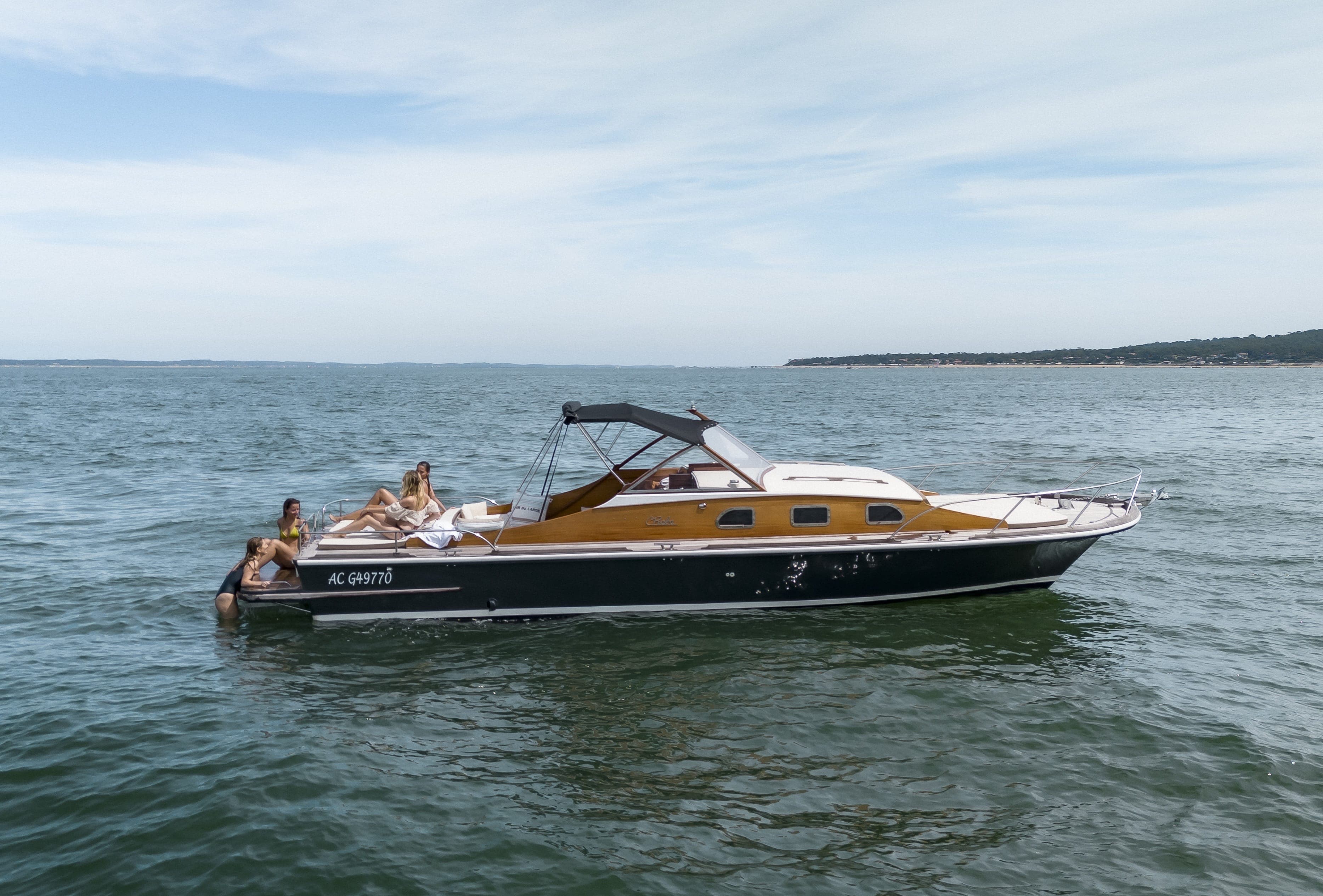 Pinasse Raba "Prince" boat available for rental in Arcachon - 11 people, 360 HP, 11m